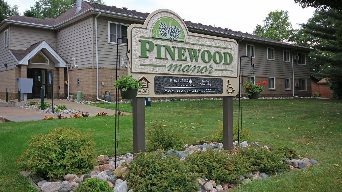 Pinewood Apartments